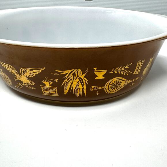 Vintage Pyrex Early American Oval Casserole Dish 043 1.5 Quart Brown Gold‎ - Picture 3 of 9